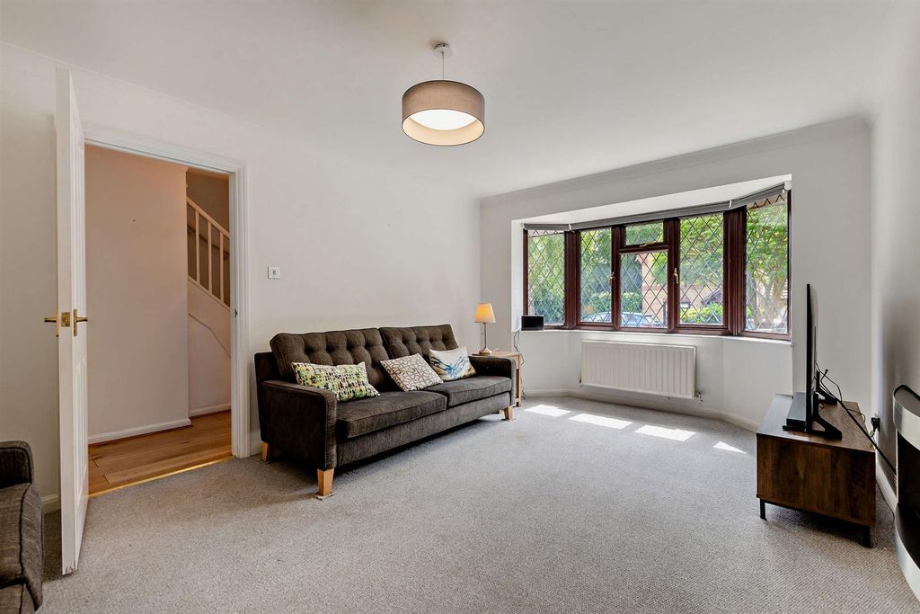 Property photo 3 of 25 8657059-Interior02-800.Jpg