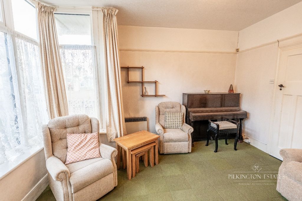 Property photo 3 of 18 4850305