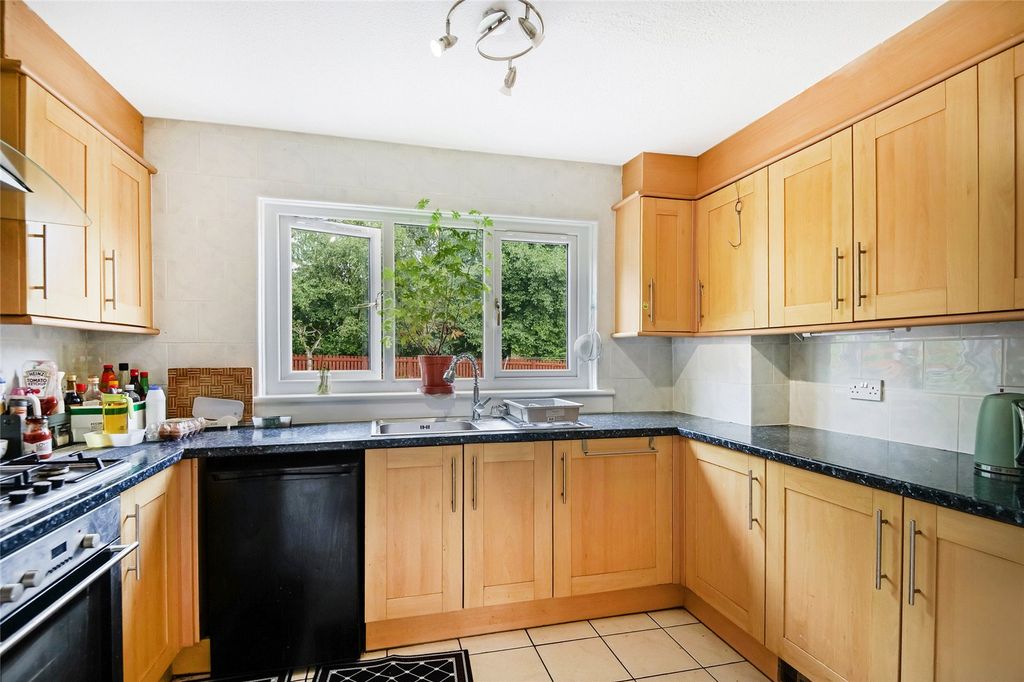 Property photo 3 of 17 Kitchen