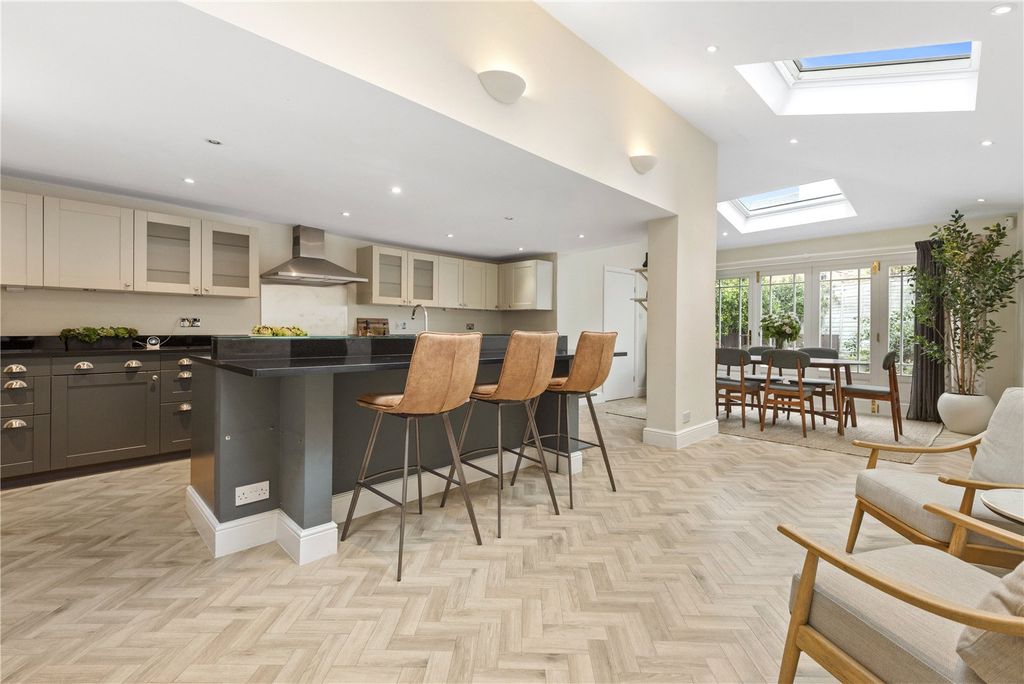 Property photo 3 of 12 Kitchen