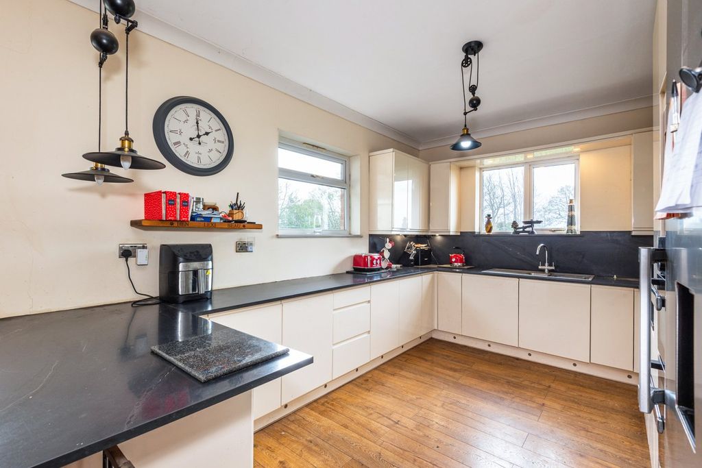 Property photo 3 of 26 Dining Kitchen