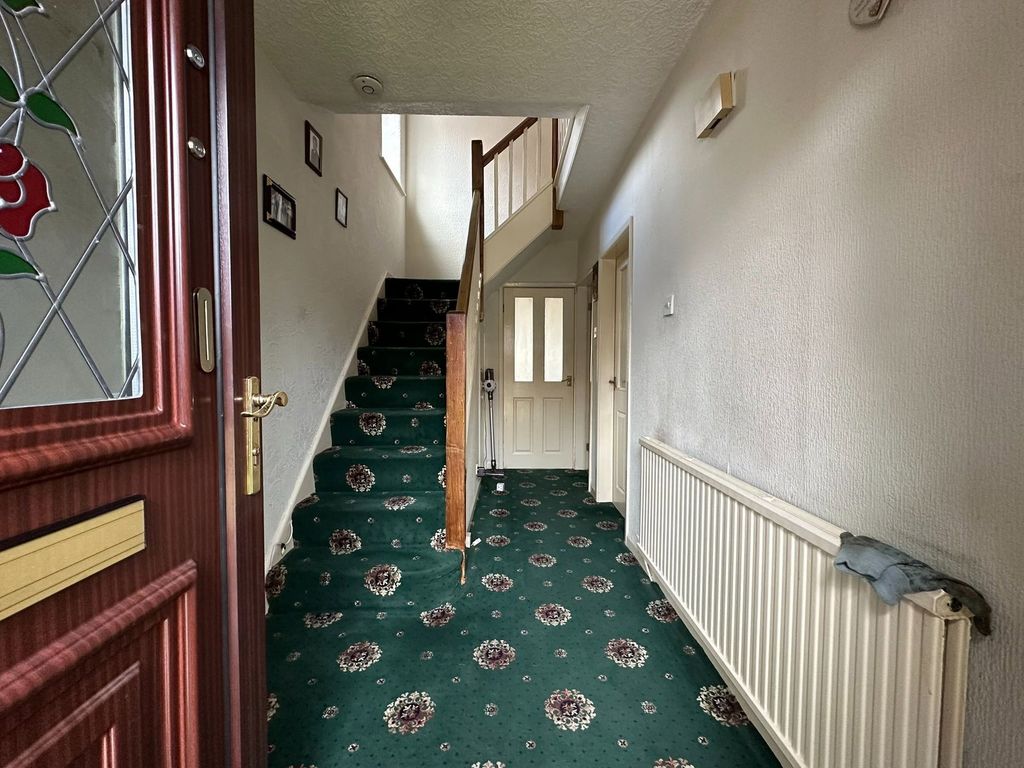 Property photo 2 of 27