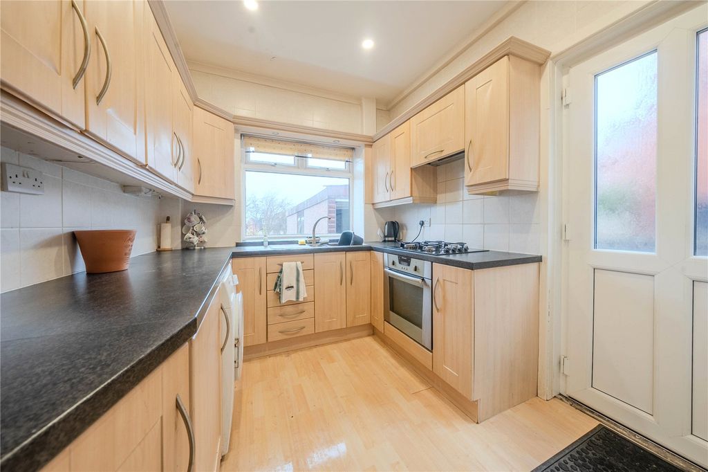 Property photo 3 of 19 Picture No. 02