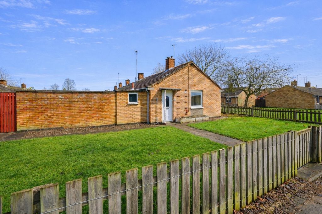 Property photo 1 of 12 1Fff67DC-Bef6-490F-B39D-E35Faa68Debc