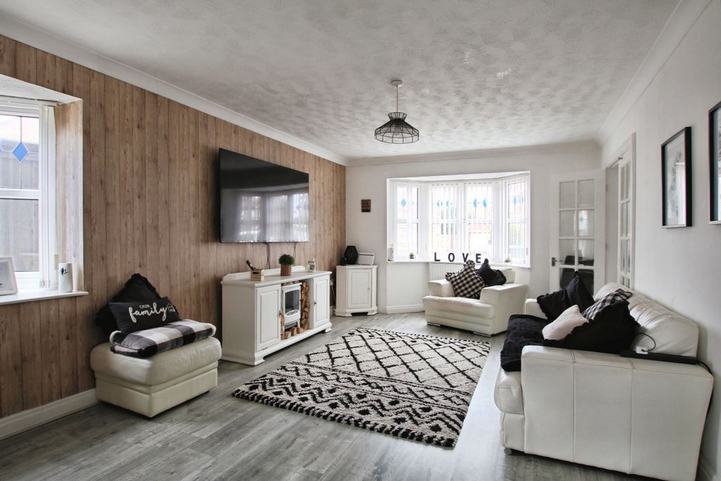 Property photo 2 of 24 4202456