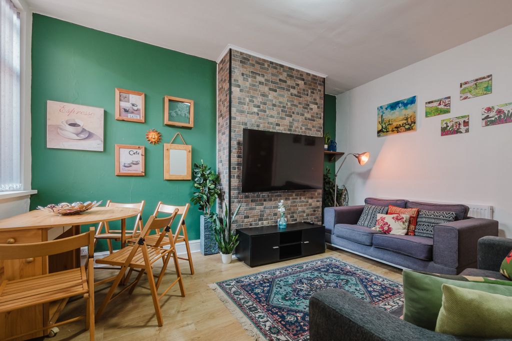 Property photo 1 of 19 4 Bed Terraced House To Rent Heald Place, Manchester M14