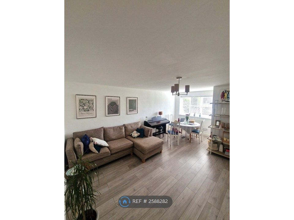Property photo 1 of 14 Living Room