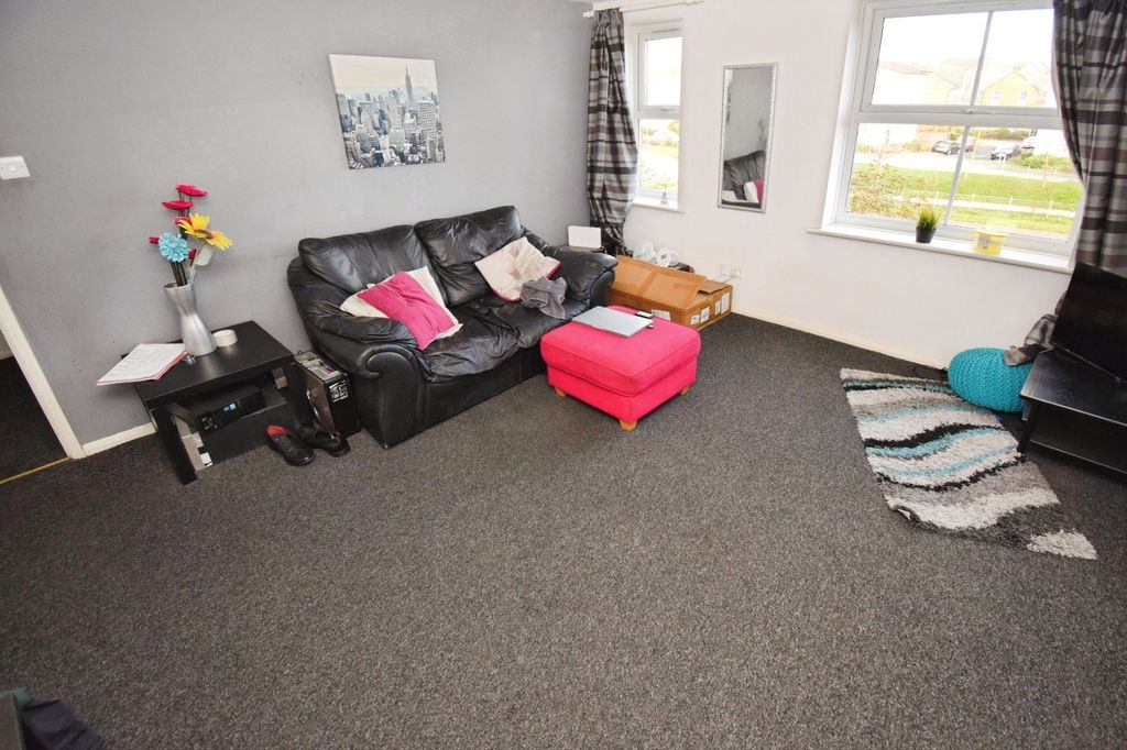 Property photo 2 of 12 Living Room