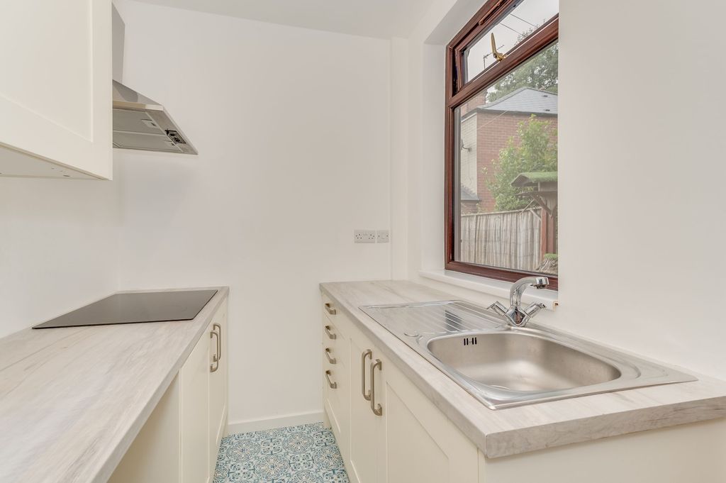 Property photo 2 of 28