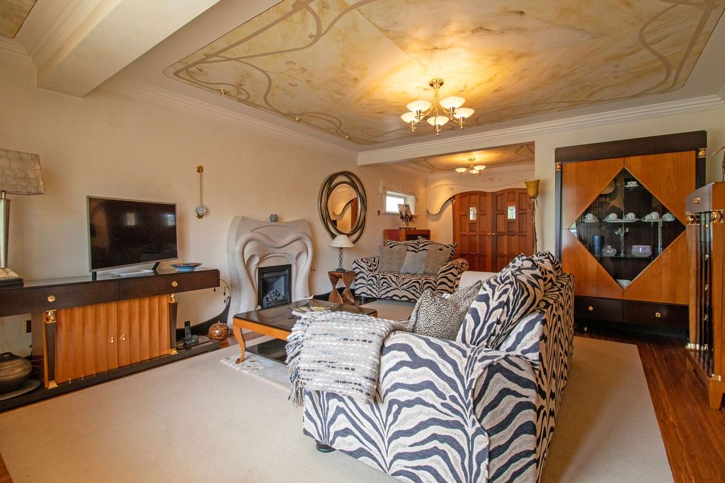 Property photo 3 of 38