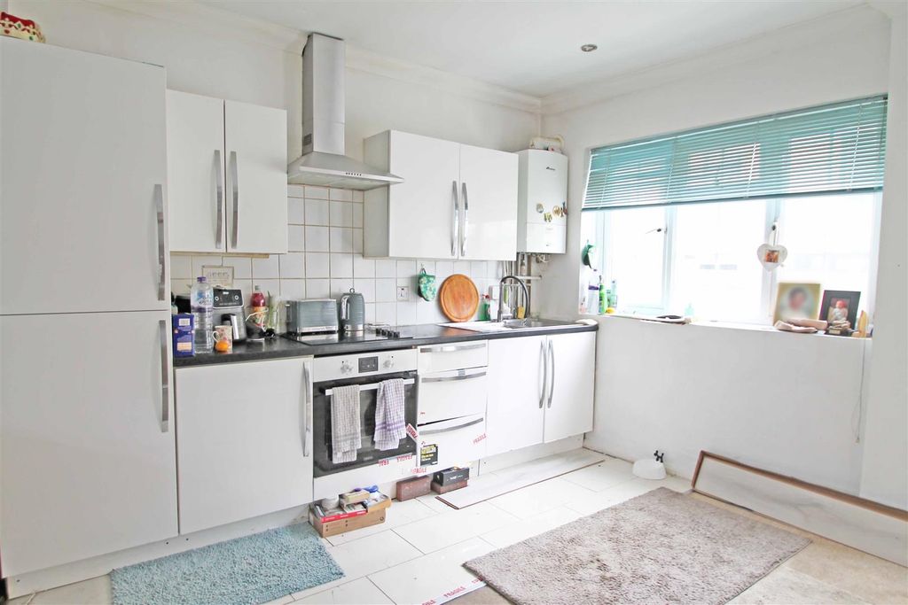 Property photo 3 of 11 Kitchen/Lounge/Diner