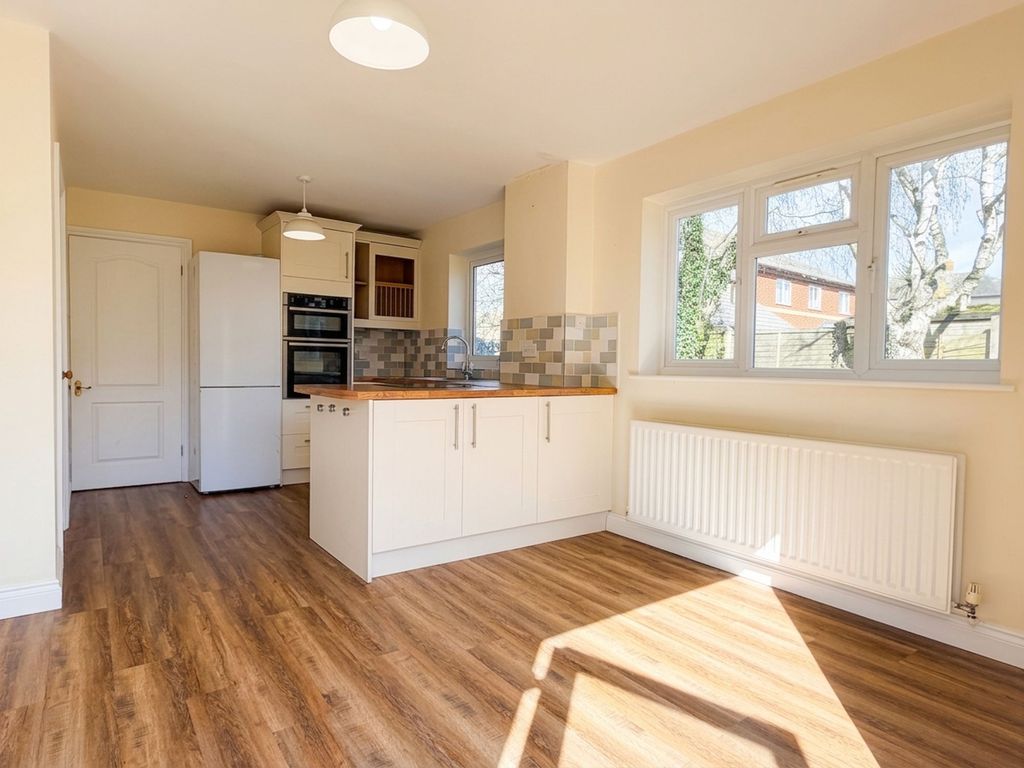 Property photo 3 of 17 Kitchen