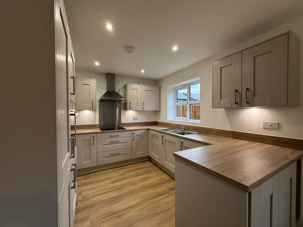 Property photo 2 of 16 Kitchen