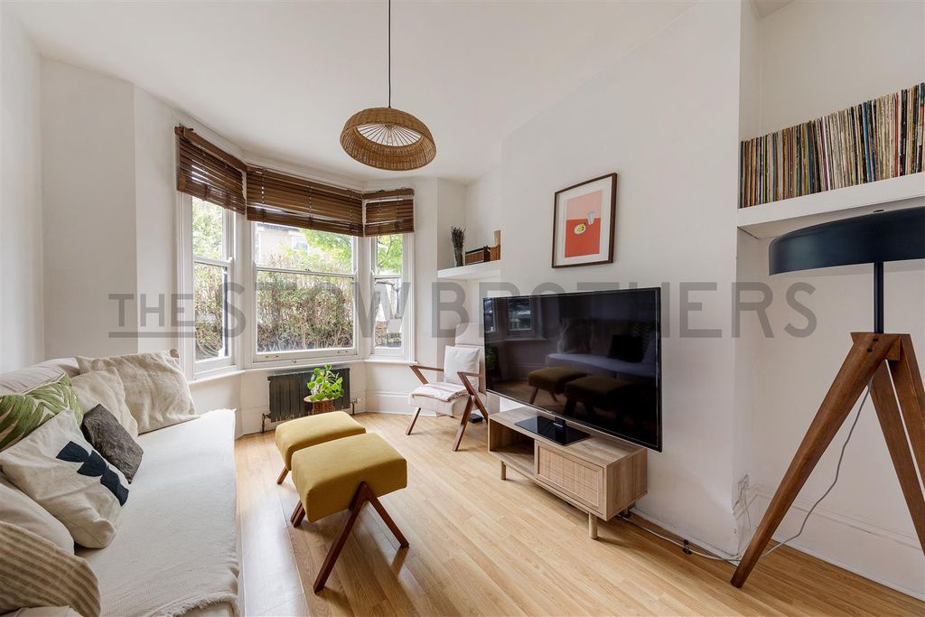 Property photo 2 of 35