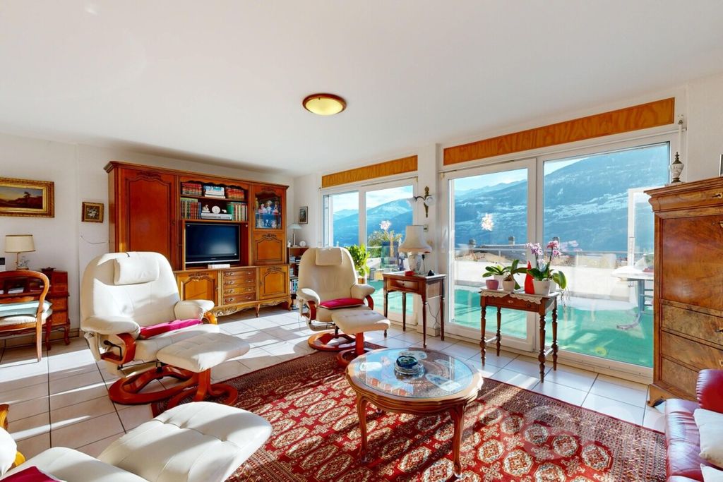 Property photo 2 of 12