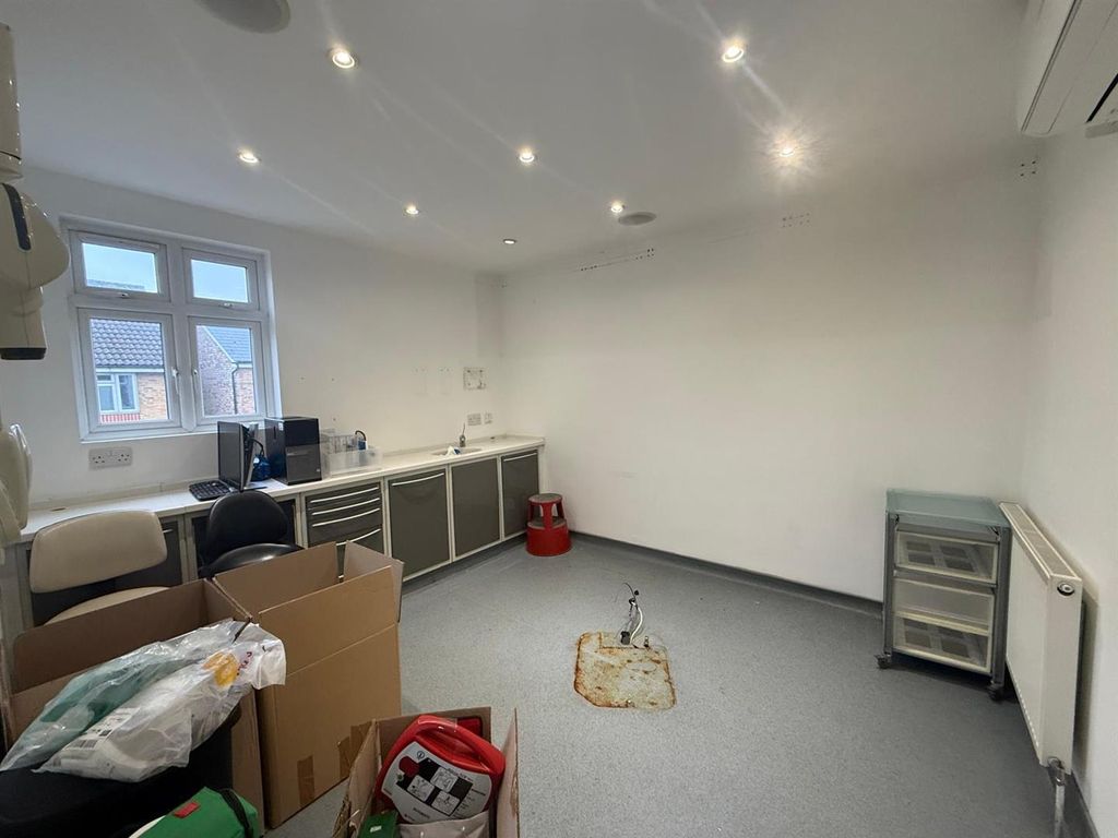 Property photo 3 of 28