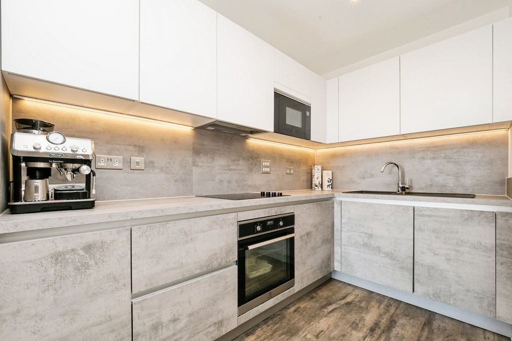 Property photo 3 of 18 Pbox-Img.Jpg
