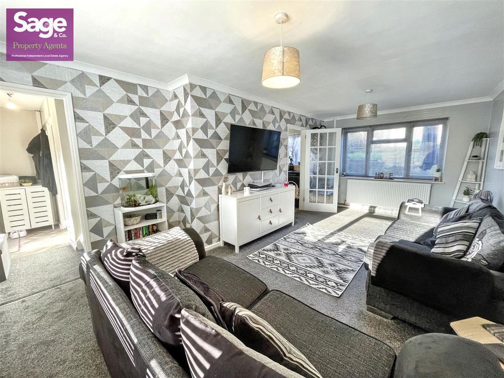 Property photo 2 of 21