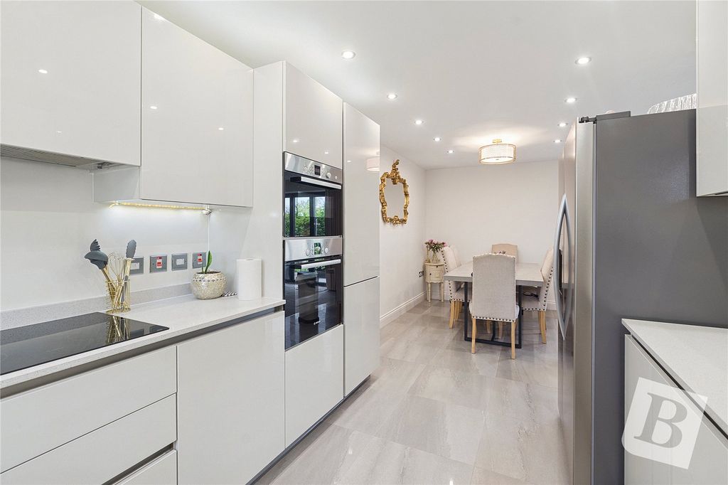 Property photo 3 of 19 Kitchen / Diner
