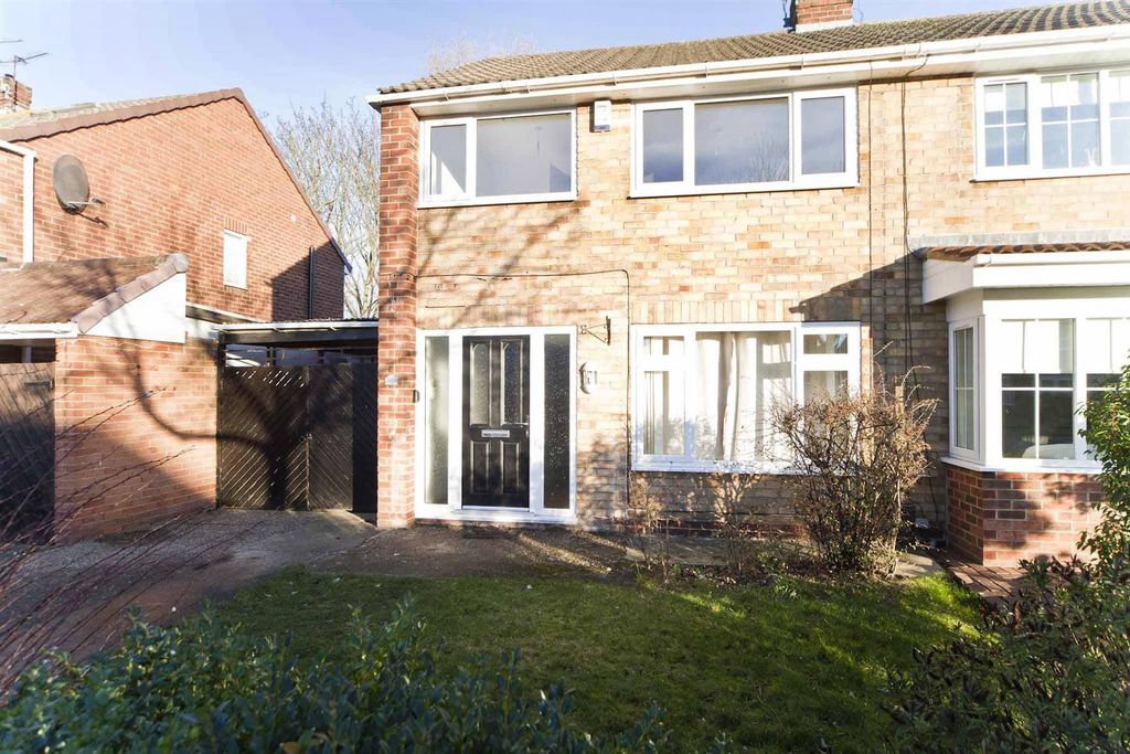 Property photo 2 of 25