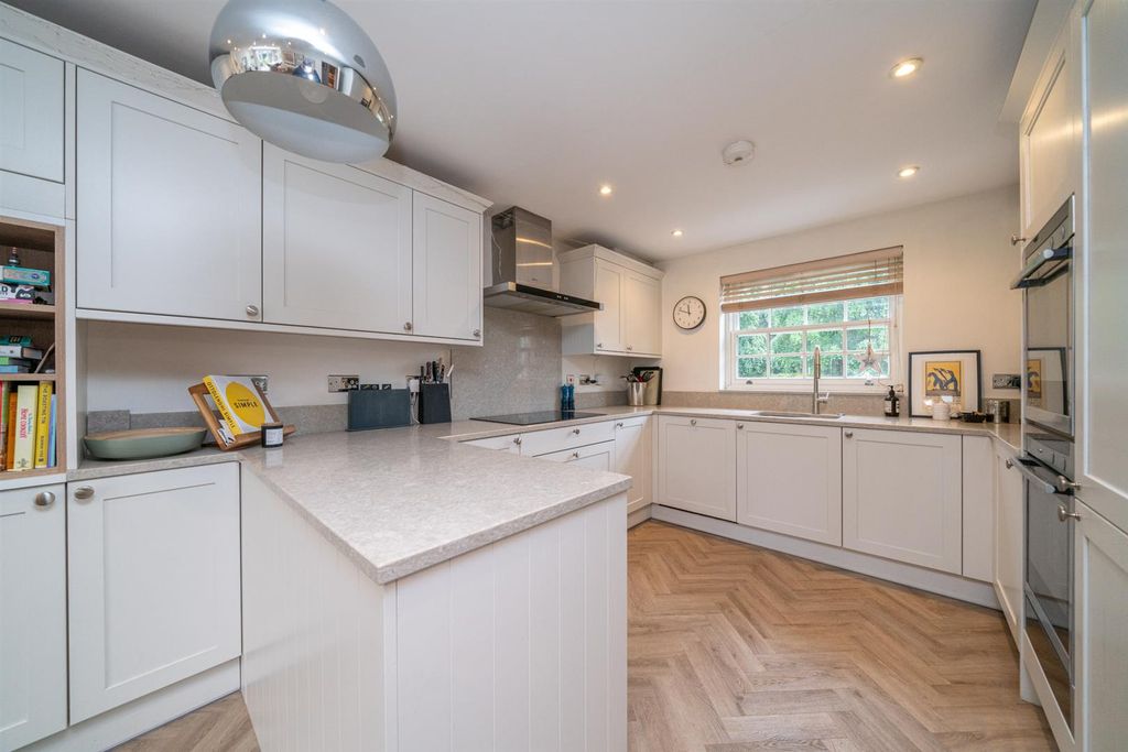 Property photo 2 of 16 Kitchen Lounge Diner