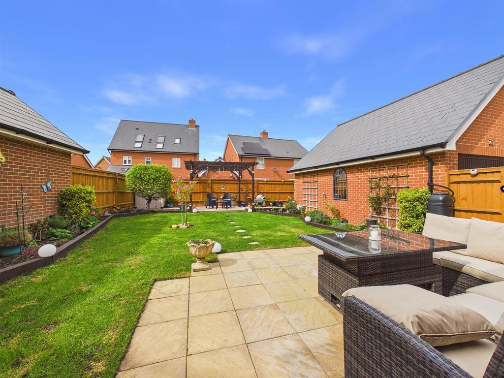 Property photo 2 of 17 Cam02435G0-Pr0211-Still022.Jpg