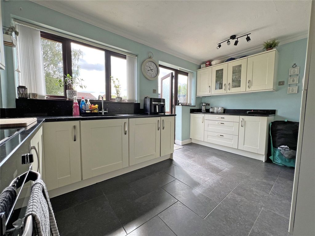 Property photo 2 of 19 Picture No. 13