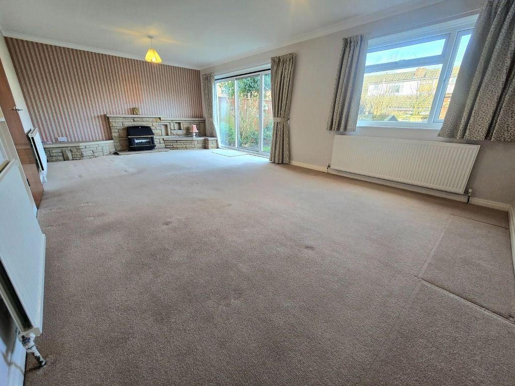 Property photo 2 of 14 Living Room