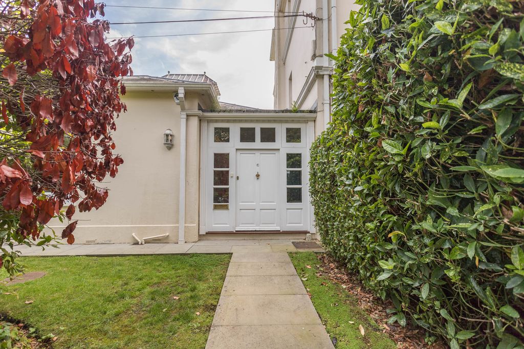 Property photo 1 of 27 Private Entrance