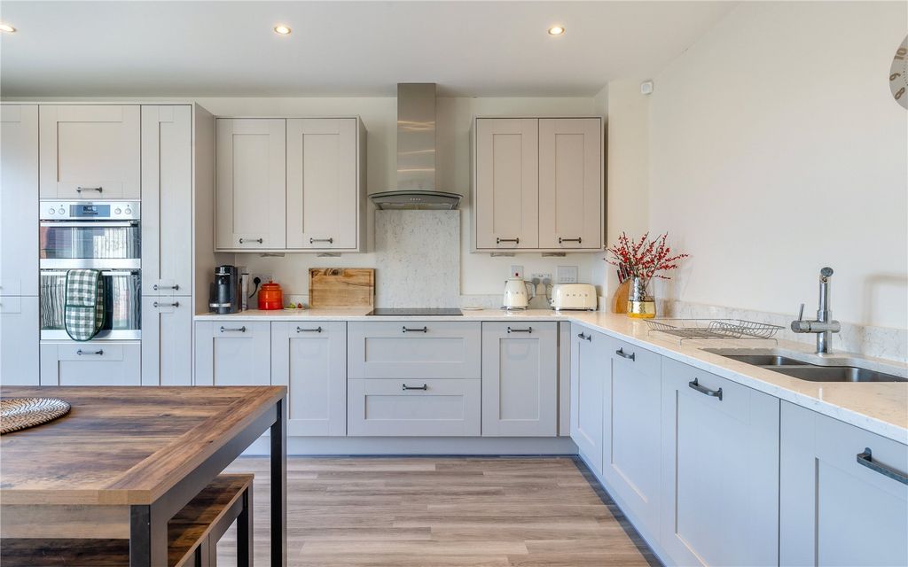 Property photo 2 of 17 Kitchen