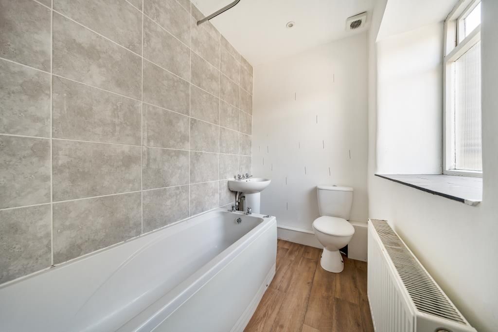 Property photo 2 of 31 Bathroom