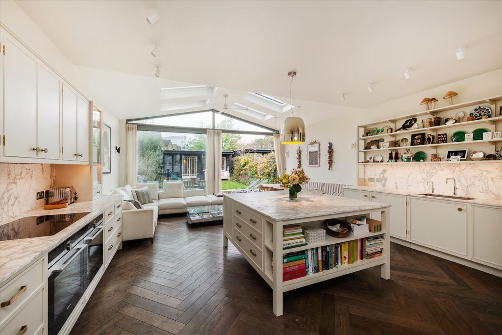 Property photo 1 of 25 Image