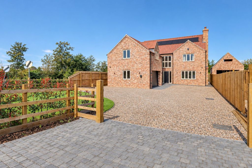Property photo 1 of 32
