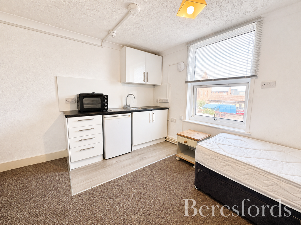 Property photo 2 of 5 Kitchenette