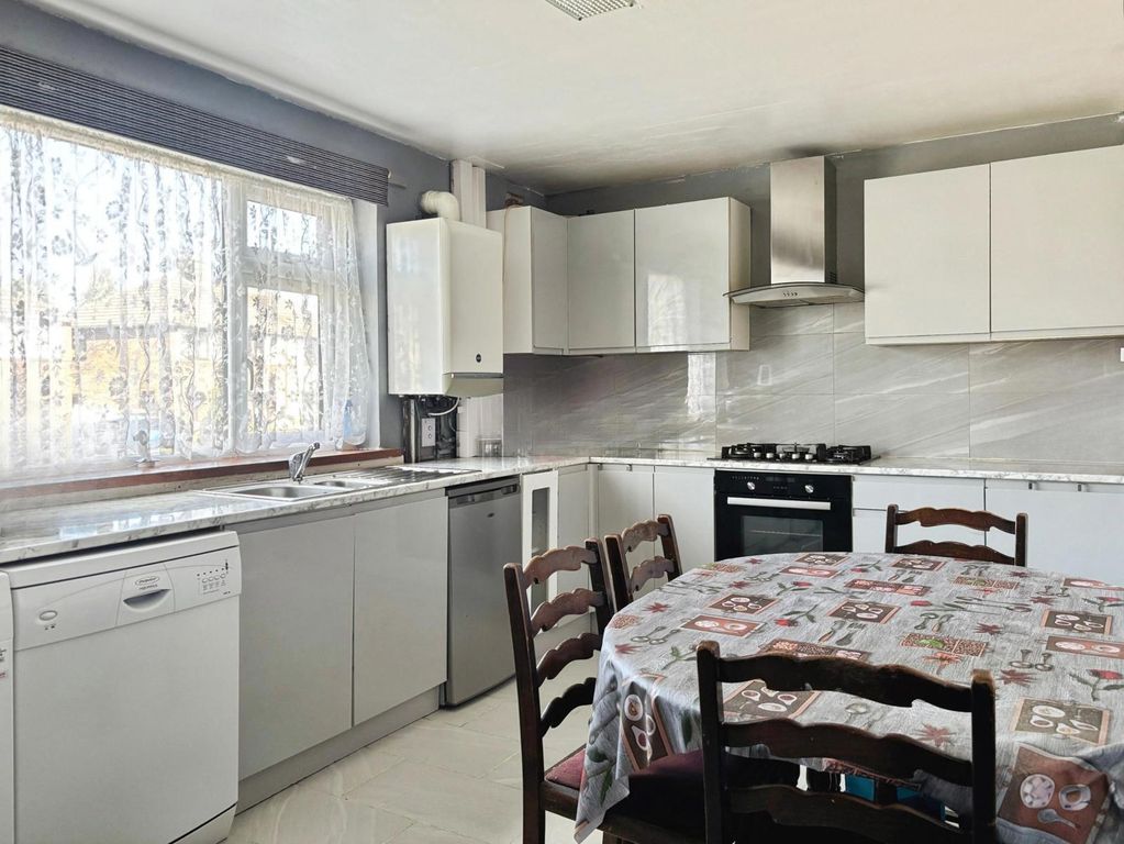 Property photo 2 of 10 Kitchen Diner