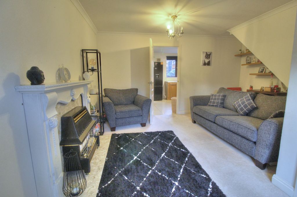 Property photo 3 of 13 Lounge