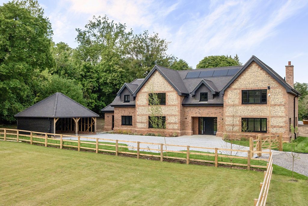 Property photo 1 of 29 1464032-1-6A0Db61...