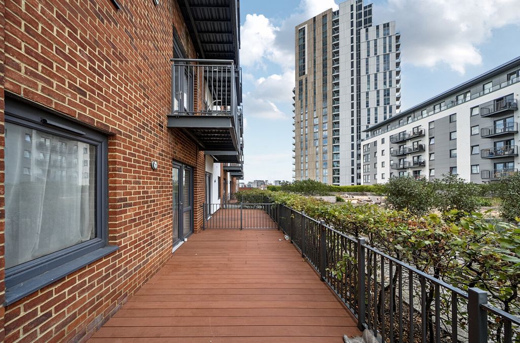 Property photo 1 of 11 1330640-2-688Cca7...