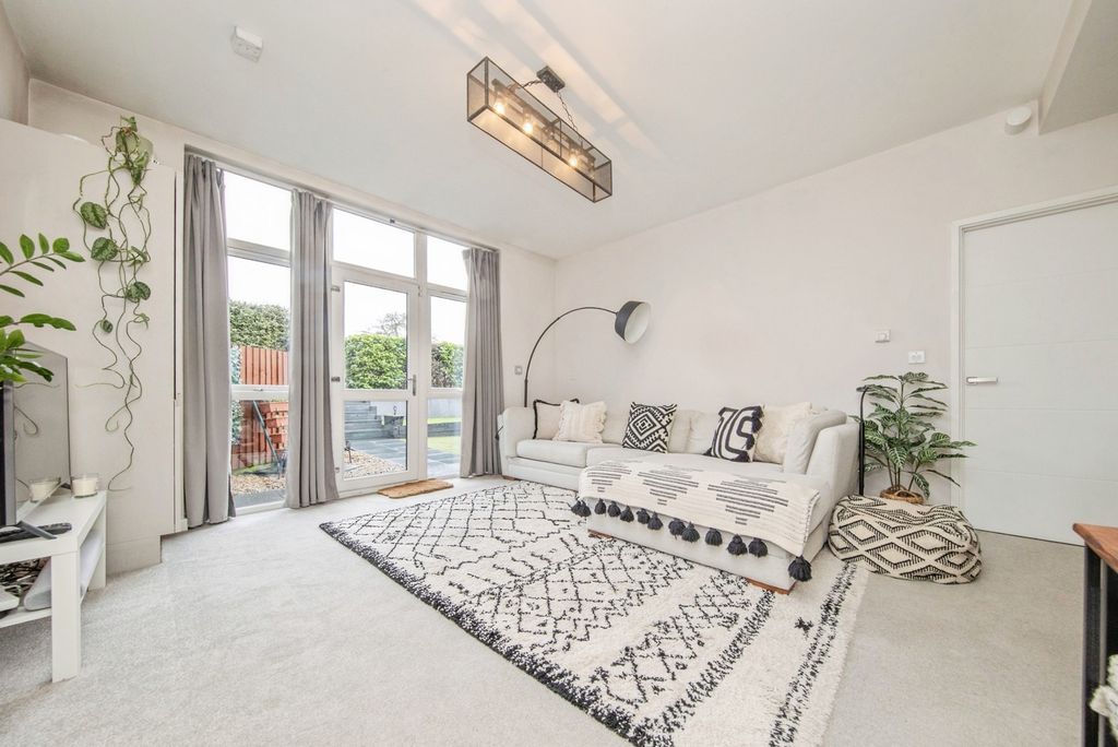 Property photo 3 of 19 Pbox-Img.Jpg