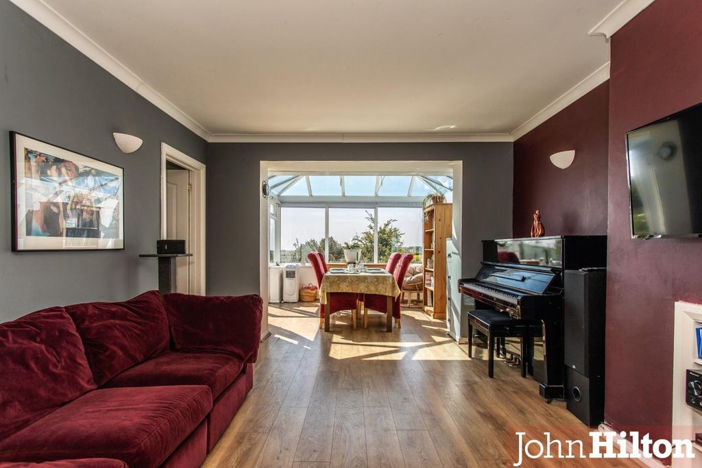 Property photo 2 of 16 Crescent Drive North-21.Jpg