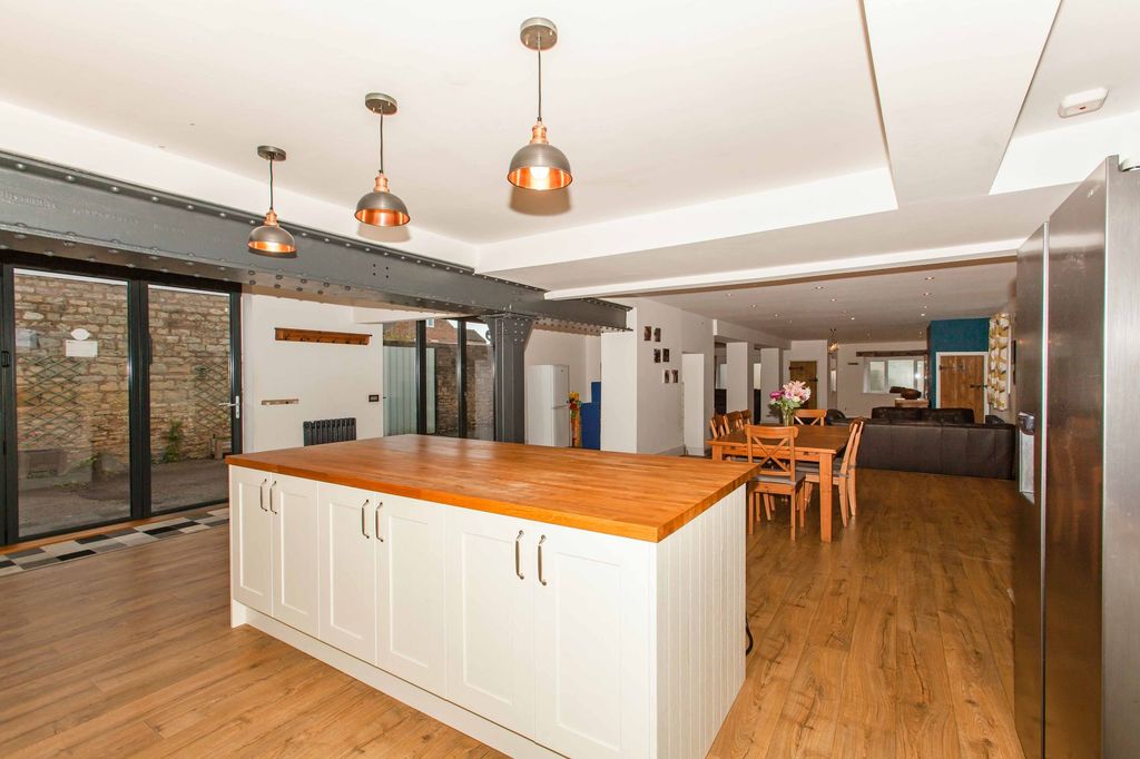 Property photo 3 of 58