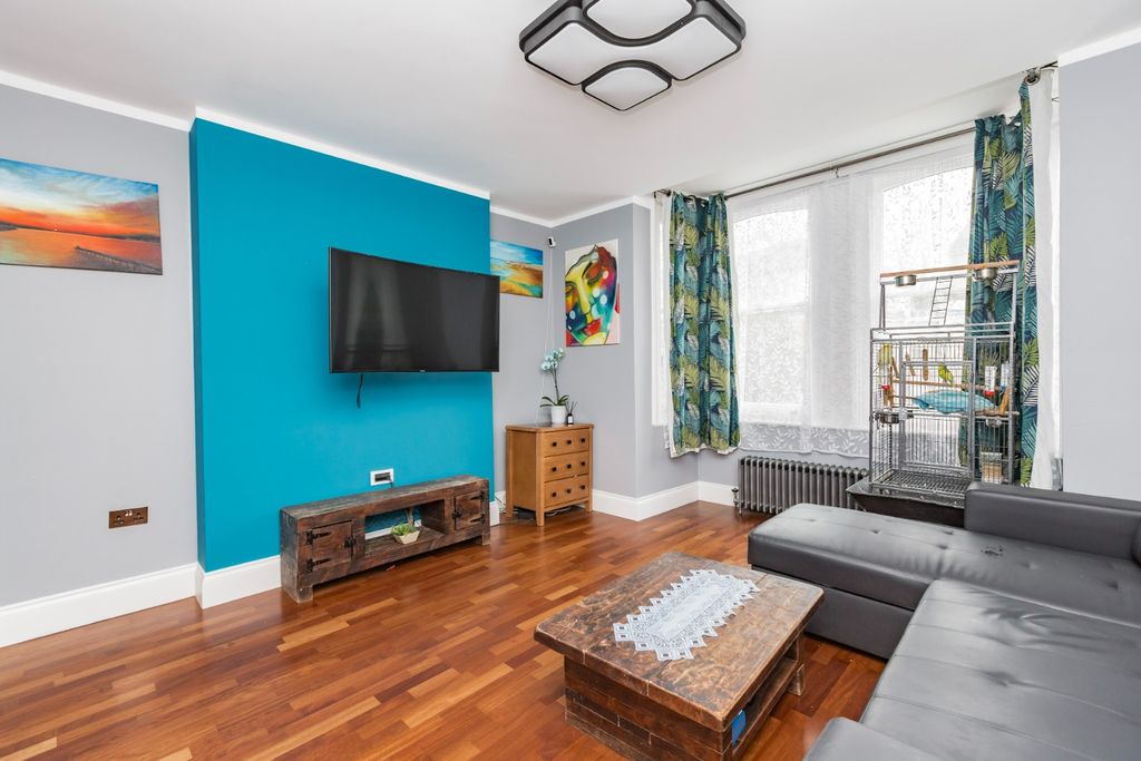 Property photo 3 of 12 3881869