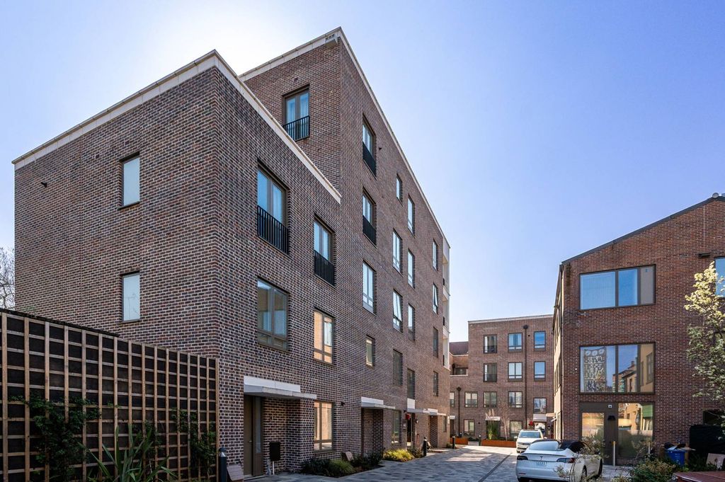 Property photo 3 of 8