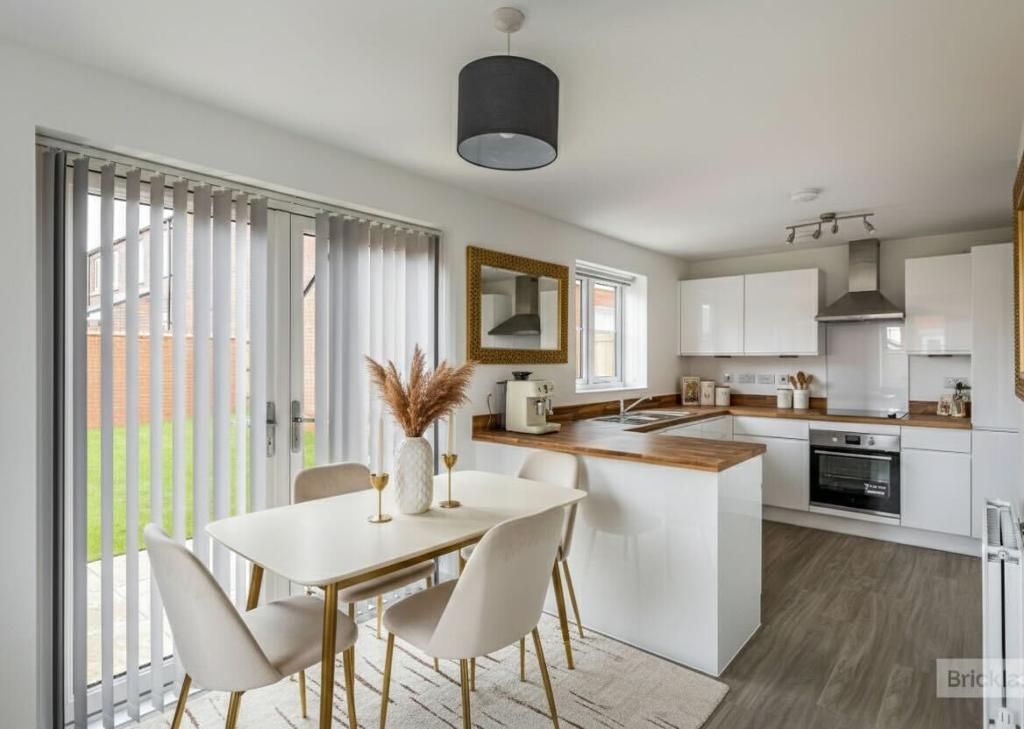 Property photo 3 of 11 Kitchen / Diner