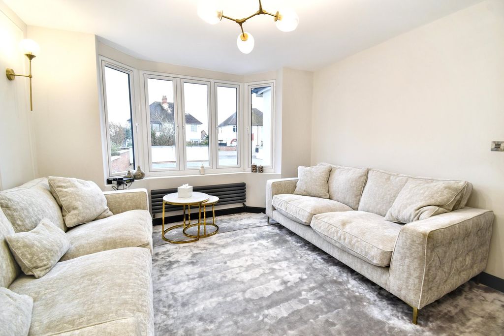 Property photo 3 of 27