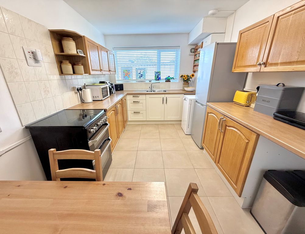 Property photo 3 of 15 5 Dolphin Court Kitchen 1