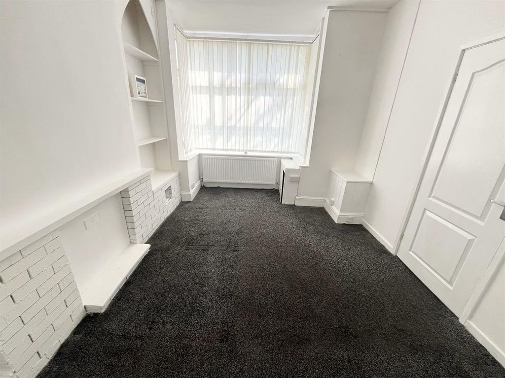 Property photo 1 of 17 2 Bed Terraced House To Rent Seaford Road, Salford M6 6Dd