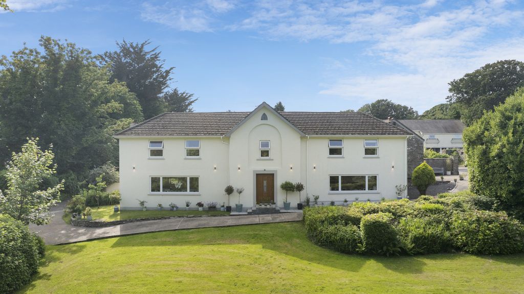 Property photo 2 of 41