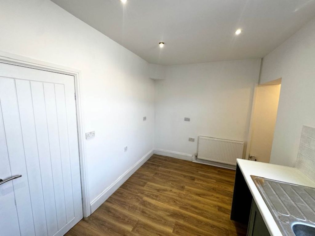 Property photo 3 of 23 Kitchen