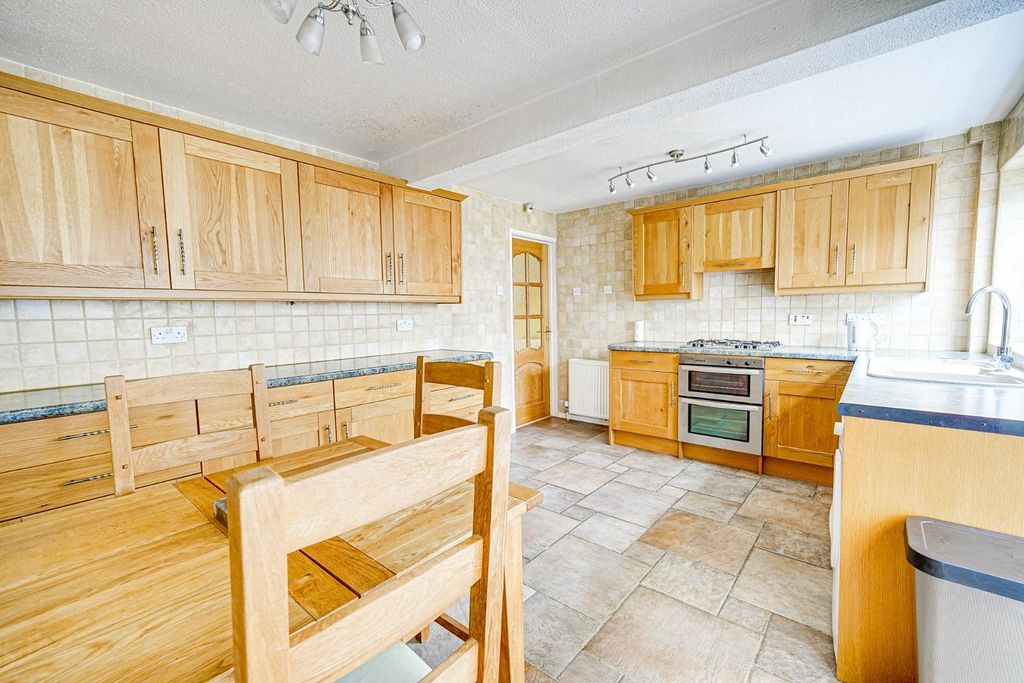 Property photo 2 of 21